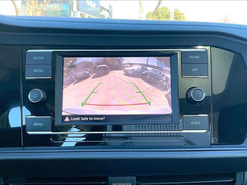 Used 2024 Volkswagen Jetta SE image 27