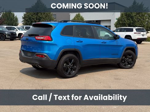 Used 2018 Jeep Cherokee Latitude w/ Altitude Package AWD/4WD image 6