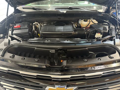 Used 2025 Chevrolet Suburban High Country AWD/4WD image 39