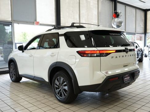 Used 2022 Nissan Pathfinder SV AWD/4WD image 4