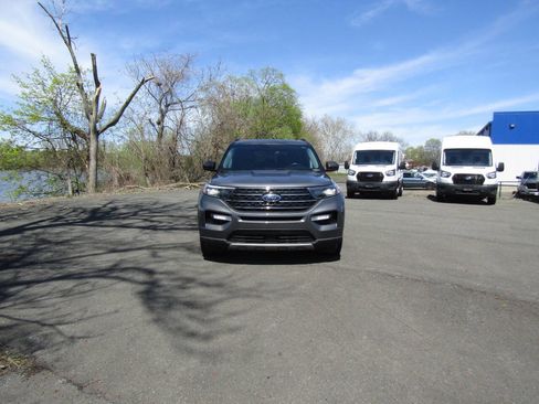 Used 2022 Ford Explorer XLT AWD/4WD image 42