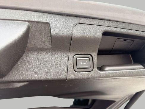 Used 2021 GMC Acadia SLT w/ LPO, Floor Liner Package FWD image 8