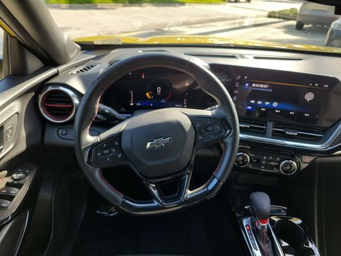 Used 2024 Chevrolet Trax RS w/ Sunroof Package FWD image 17