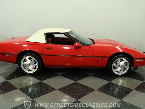 Used 1988 Chevrolet Corvette Convertible RWD image 13