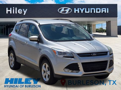 Used 2016 Ford Escape SE w/ Equipment Group 201A AWD/4WD image 2