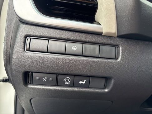 Used 2023 Nissan Rogue SL image 24