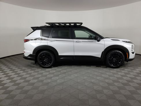 New 2026 Mitsubishi Outlander Trail Edition image 3