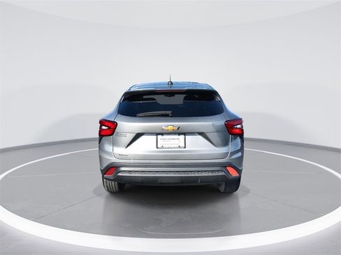 Used 2024 Chevrolet Trax LS w/ LS Convenience Package image 7