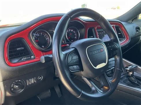 Used 2022 Dodge Challenger SXT image 10