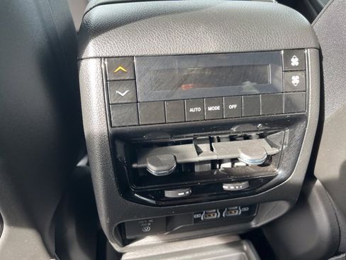 Used 2025 Jeep Grand Cherokee L Altitude image 19