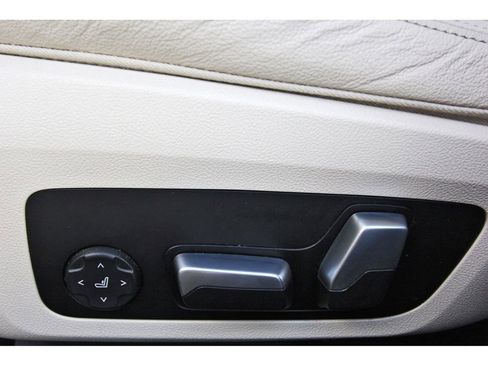 Used 2022 BMW 330i Sedan w/ Driving Assistance Package image 26