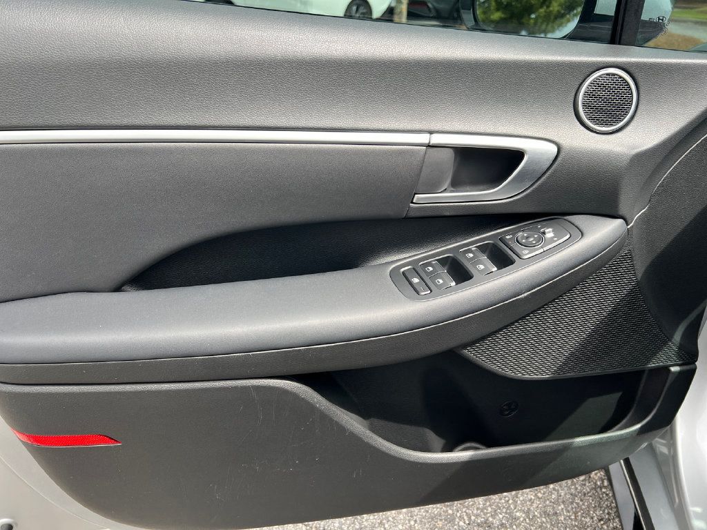 Used 2025 Hyundai Sonata SEL FWD image 12