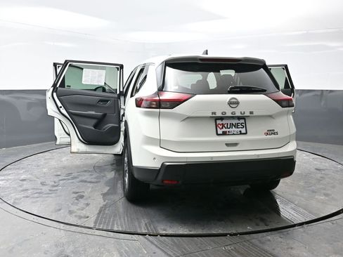 Used 2024 Nissan Rogue S image 56