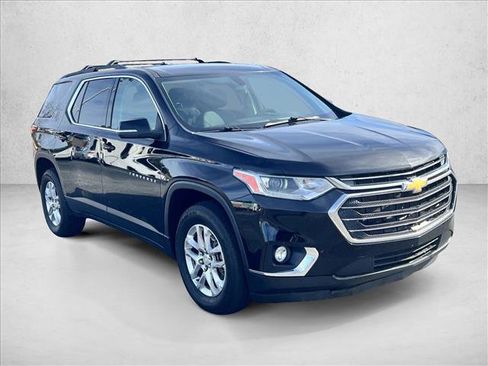Used 2021 Chevrolet Traverse LT image 3