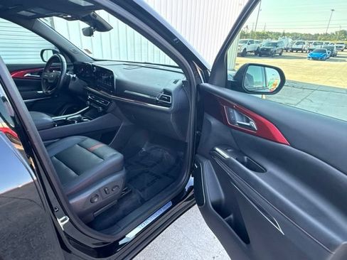 Used 2024 Chevrolet Traverse RS w/ LPO, Floor Liner Package FWD image 20
