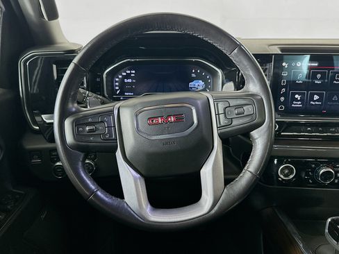 Used 2023 GMC Sierra 1500 SLT AWD/4WD image 18