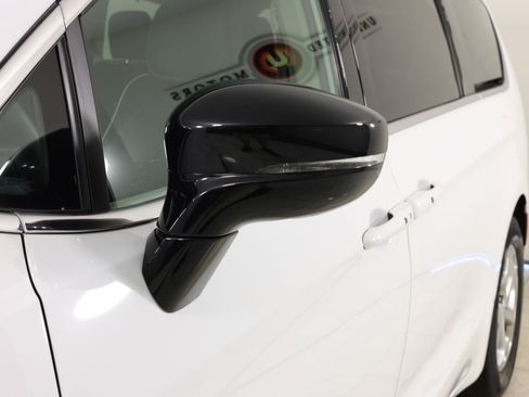 Used 2024 Chrysler Pacifica Limited FWD image 50