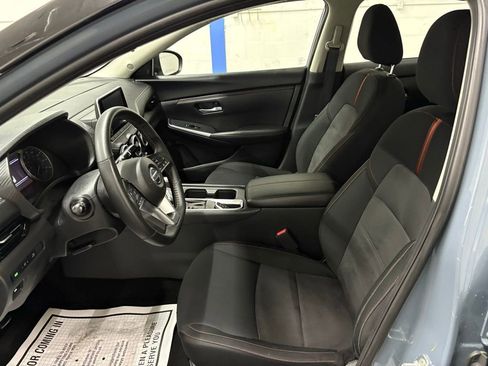 Used 2025 Nissan Sentra SR FWD image 10