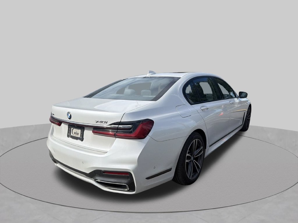 Used 2022 BMW 740i xDrive w/ M Sport Package AWD/4WD image 6
