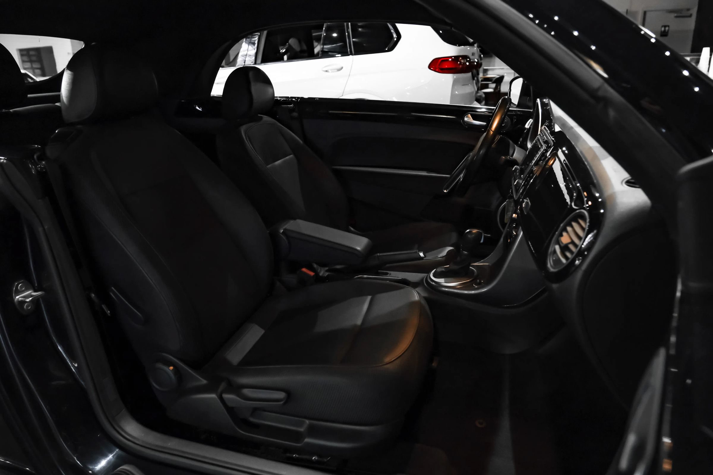 Used 2018 Volkswagen Beetle 2.0T Coast FWD image 34