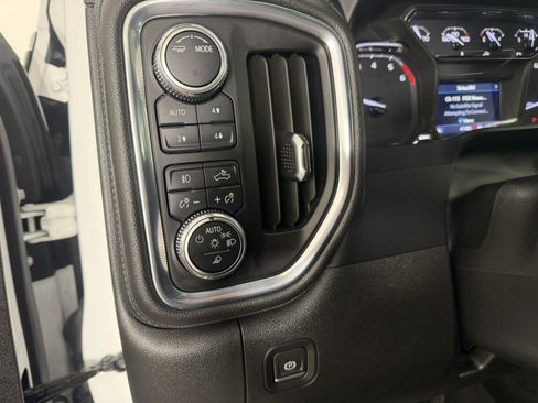 Used 2022 GMC Sierra 2500 SLT w/ SLT Convenience Package image 23