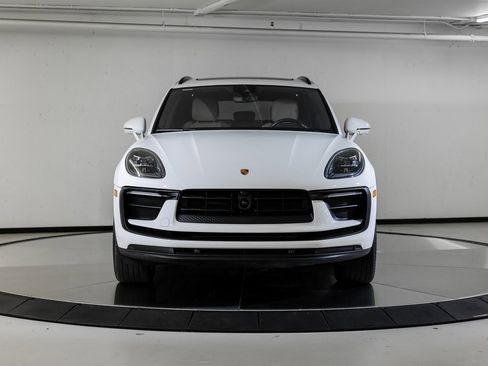 Certified 2023 Porsche Macan image 10