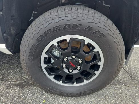 Used 2025 Toyota Tacoma TRD Off-Road w/ TRD Off Road Upgrade Package AWD/4WD image 20