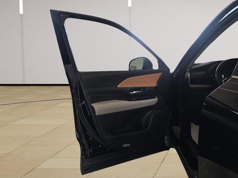 Used 2025 Toyota Grand Highlander AWD Hybrid image 10