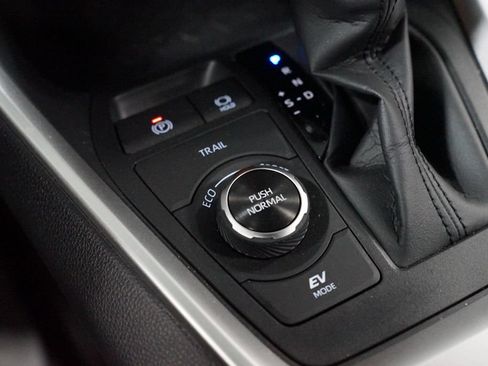 Certified 2025 Toyota RAV4 LE AWD/4WD image 22