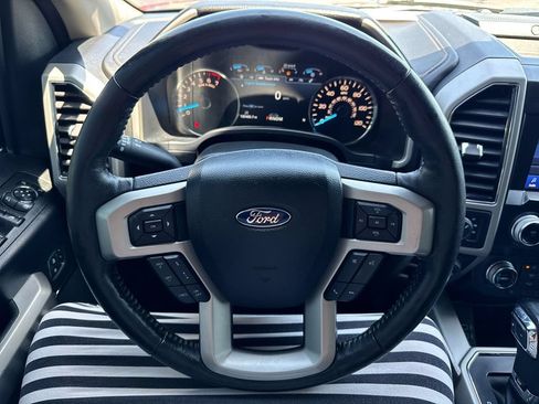 Used 2019 Ford F150 Lariat w/ Equipment Group 502A Luxury AWD/4WD image 14