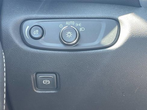 Used 2025 Chevrolet Blazer LT w/ Convenience Package FWD image 31
