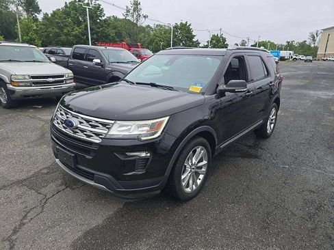 Used 2018 Ford Explorer XLT w/ Equipment Group 202A AWD/4WD image 2