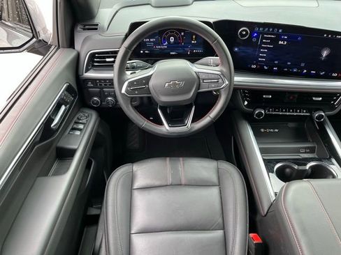 Used 2025 Chevrolet Suburban RST image 13