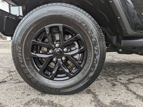 Used 2022 Jeep Gladiator Sport image 41