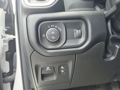 Used 2022 RAM 1500 Big Horn AWD/4WD image 18