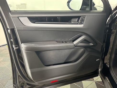 Used 2024 Porsche Cayenne w/ Premium Package Plus (PFM) image 10