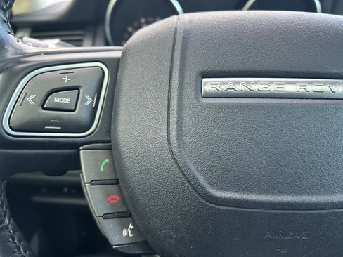 Used 2017 Land Rover Range Rover Evoque SE image 24