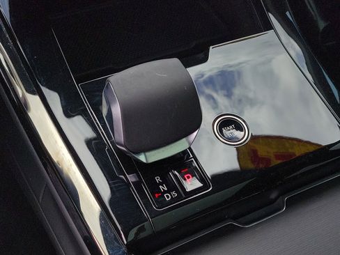 Used 2024 Land Rover Range Rover Sport SE image 24