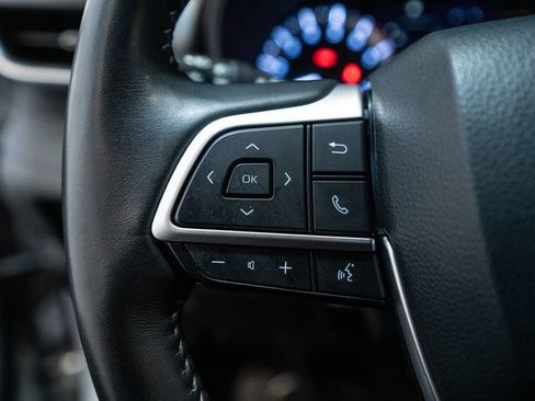 Used 2024 Toyota Highlander LE image 18