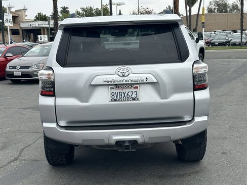 Used 2021 Toyota 4Runner SR5 Premium image 4