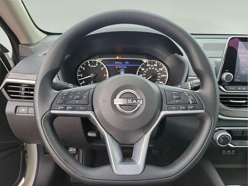 Used 2025 Nissan Altima 2.5 SV FWD image 20