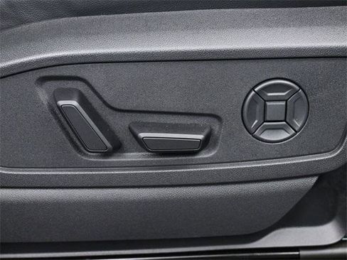 Certified 2025 Audi Q5 Premium w/ Convenience Package image 36