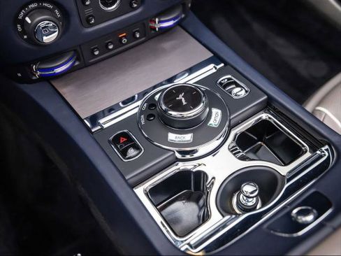 Used 2020 Rolls-Royce Dawn RWD image 31