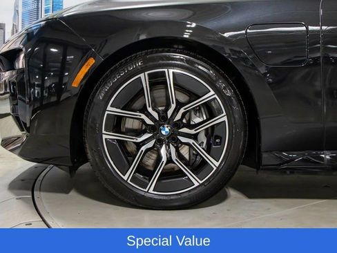 Used 2025 BMW 750e xDrive w/ Premium Package AWD/4WD image 7