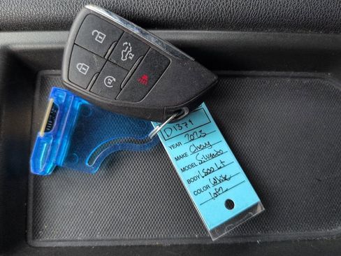 Used 2023 Chevrolet Silverado 1500 LT AWD/4WD image 11