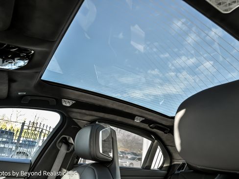 Used 2025 BMW 740i xDrive w/ Premium Package image 29