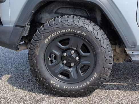 Used 2023 Jeep Wrangler Sport image 11