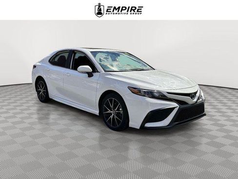 Used 2024 Toyota Camry SE FWD image 1