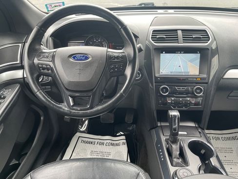 Used 2017 Ford Explorer XLT w/ Equipment Group 202A AWD/4WD image 19