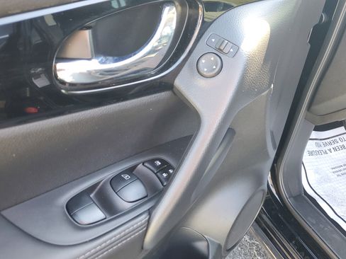 Certified 2022 Nissan Rogue Sport SV image 18